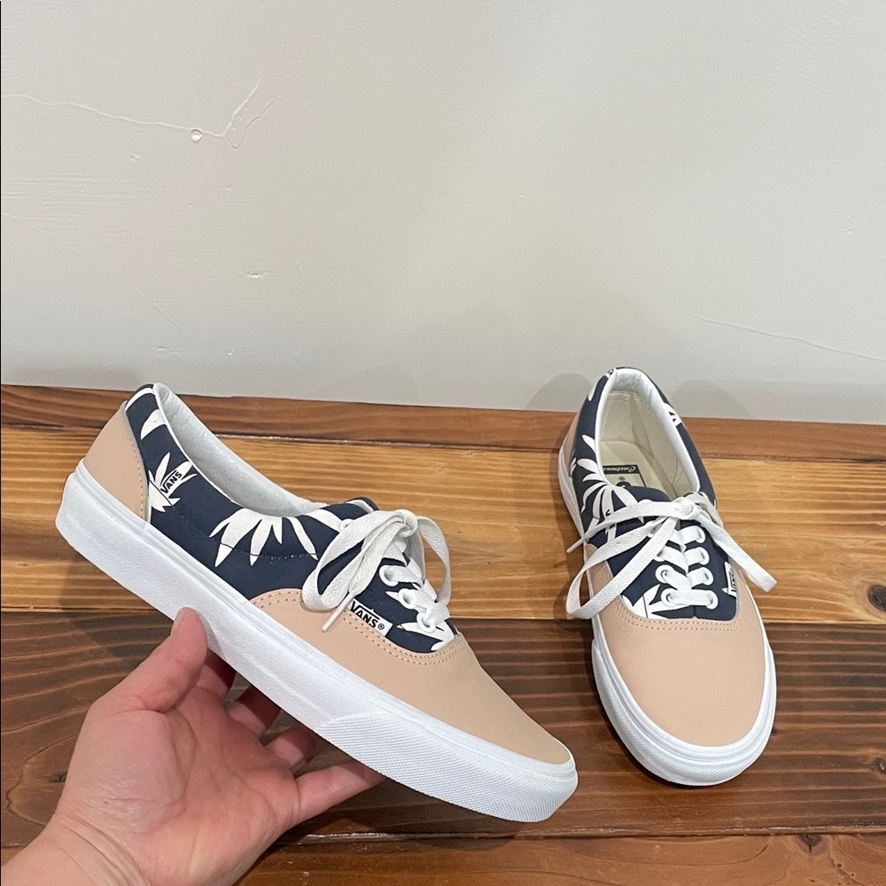 Vans Leather/Canvas Palm Leaf Print Women’s Size 6.5